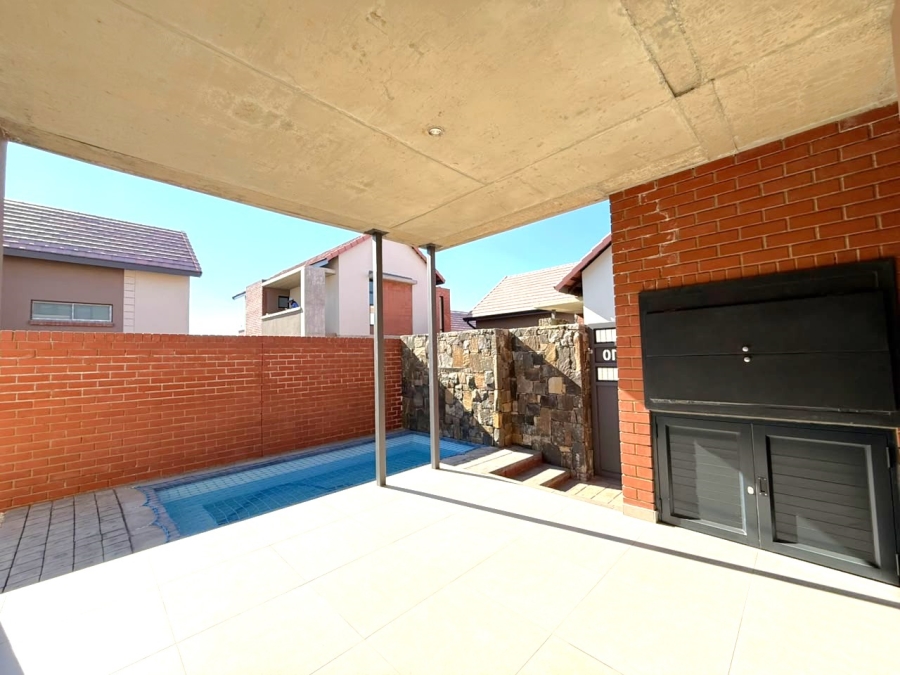 To Let 3 Bedroom Property for Rent in Wild Olive Estate Free State